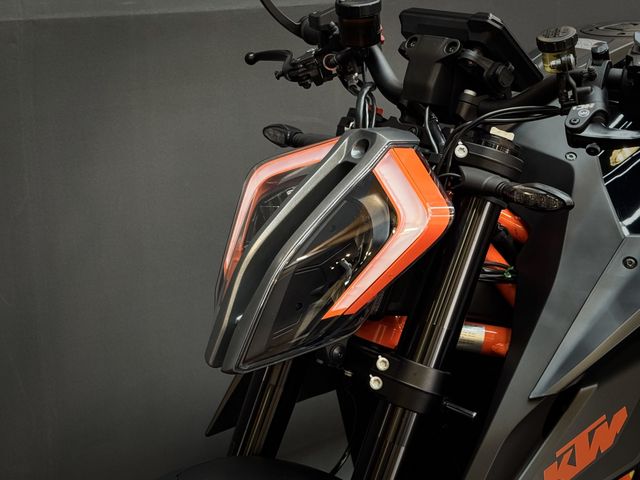 ktm - 1290-super-duke-r