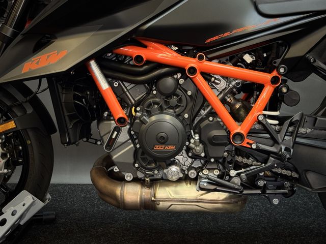 ktm - 1290-super-duke-r