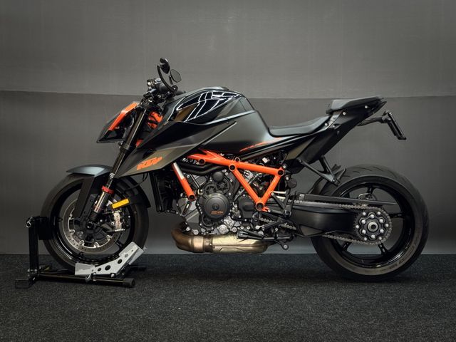 ktm - 1290-super-duke-r