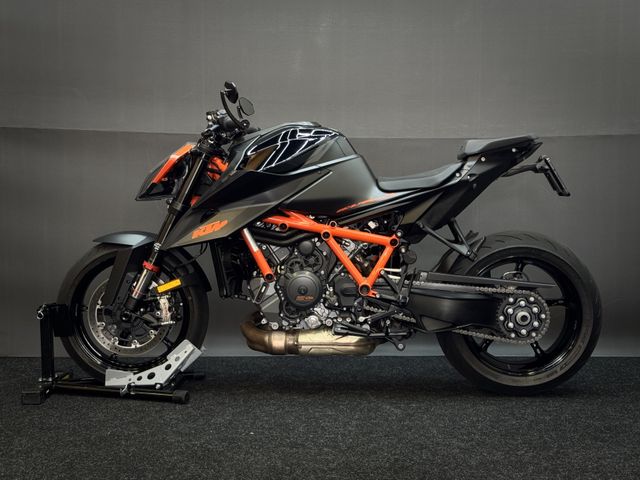 ktm - 1290-super-duke-r