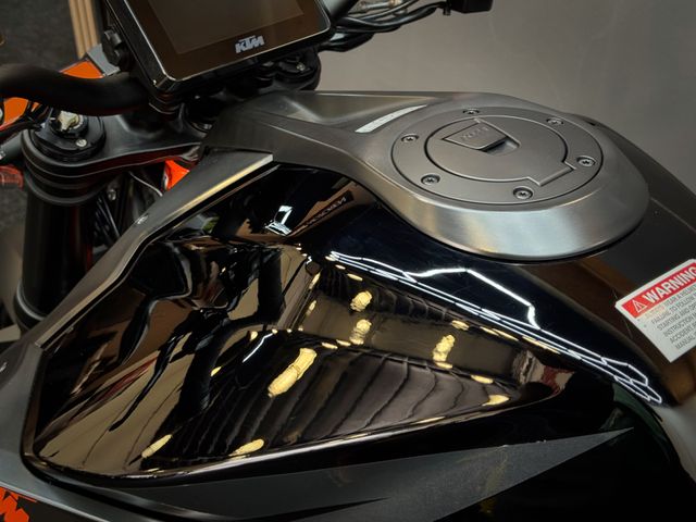 ktm - 1290-super-duke-r