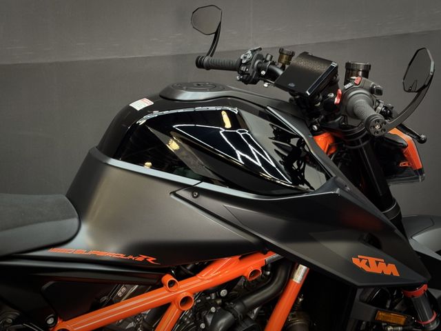 ktm - 1290-super-duke-r