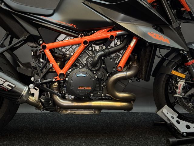 ktm - 1290-super-duke-r