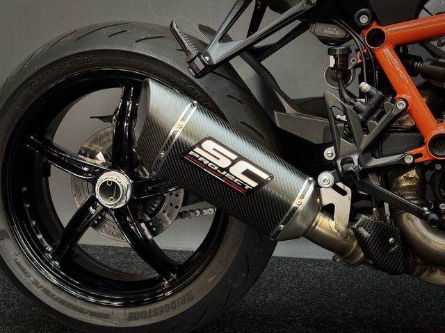 ktm - 1290-super-duke-r