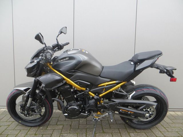 kawasaki - z900