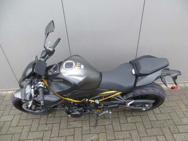 kawasaki - z900
