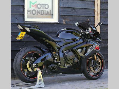 SUZUKI GSX-R 750 – foto 2