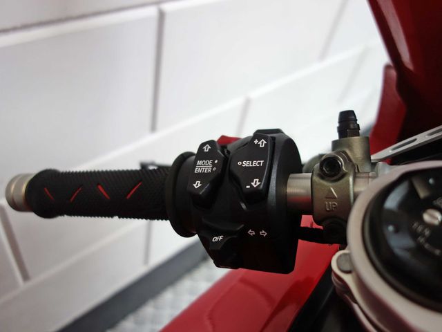 ducati - panigale-v4