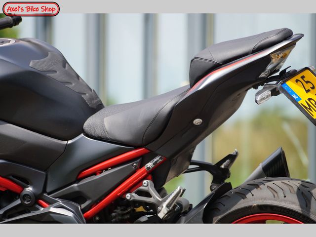 kawasaki - z900
