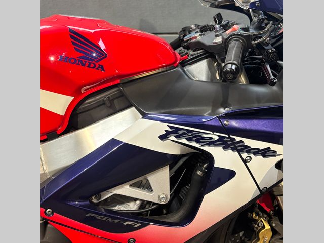 honda - cbr-900-rr-fireblade