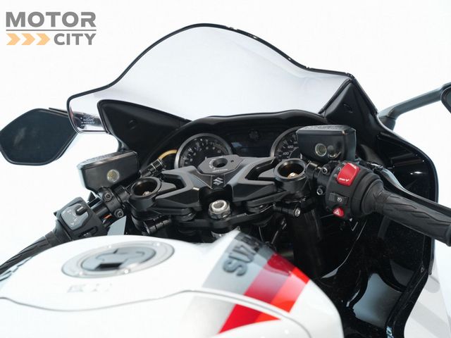 suzuki - gsx-r-1300-hayabusa