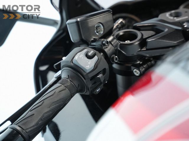 suzuki - gsx-r-1300-hayabusa