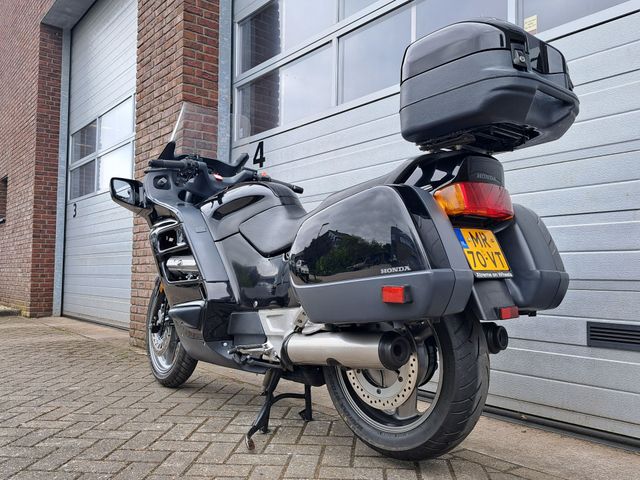 honda - st-1100-pan-european