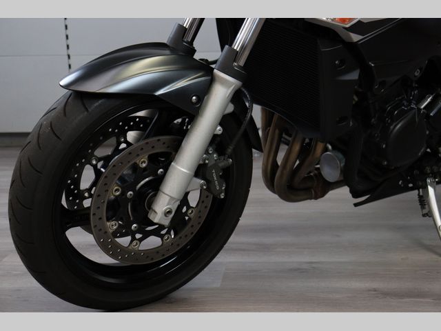 suzuki - gsr-600