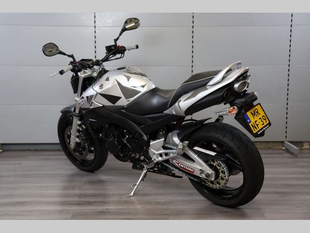 suzuki - gsr-600