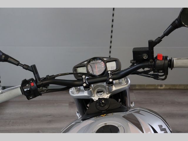 suzuki - gsr-600