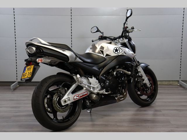 suzuki - gsr-600
