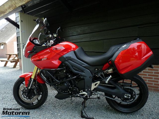 triumph - tiger-1050-se