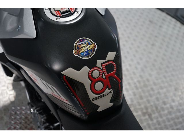 suzuki - gsx-8r