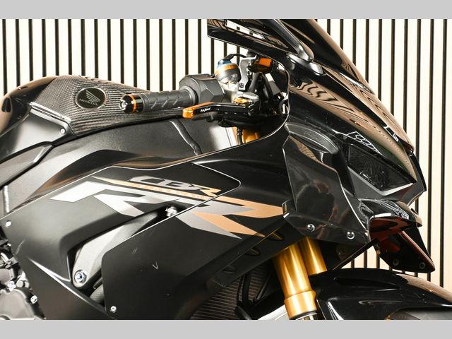 honda - cbr-1000-rr-r-fireblade-sp