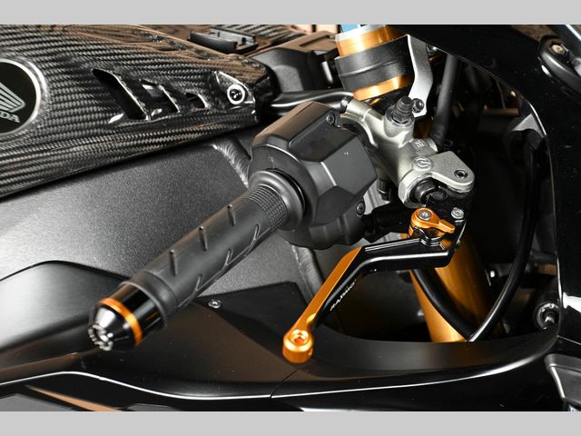 honda - cbr-1000-rr-r-fireblade-sp