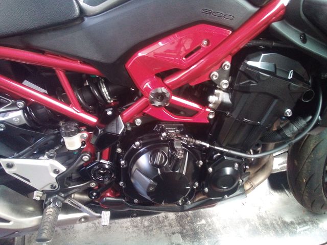 kawasaki - z900