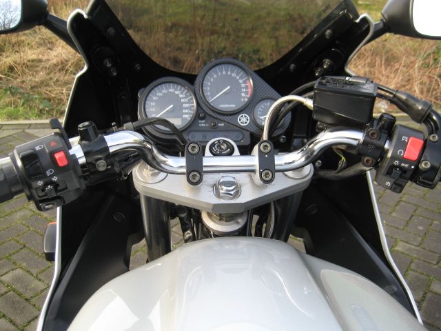 yamaha - fzs-600-fazer