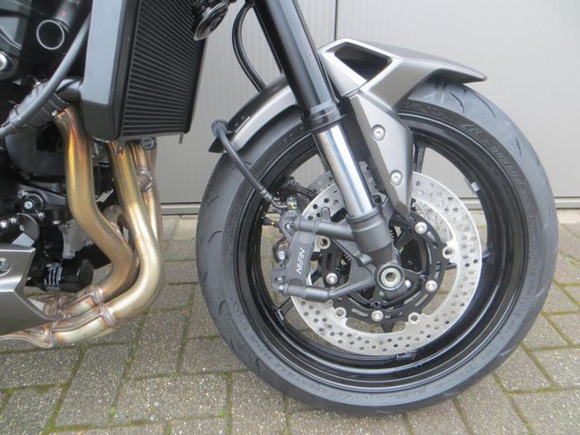 kawasaki - z900