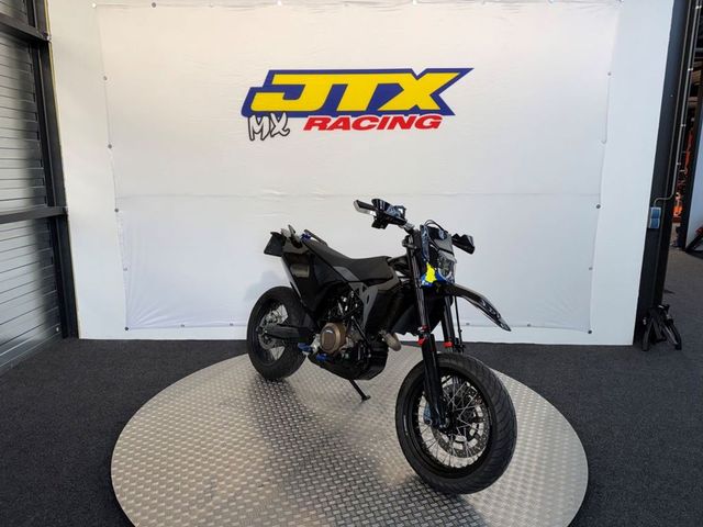 husqvarna - 701-supermoto