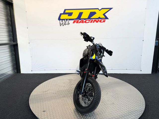 husqvarna - 701-supermoto