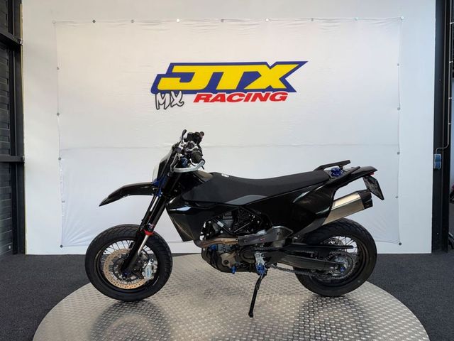 husqvarna - 701-supermoto