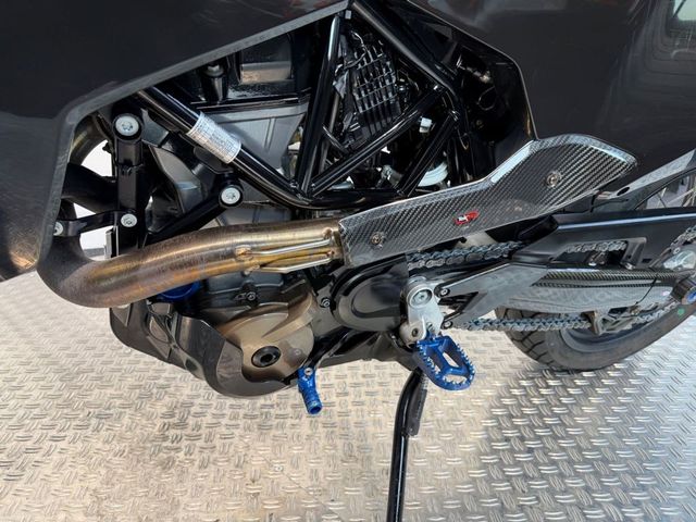 husqvarna - 701-supermoto