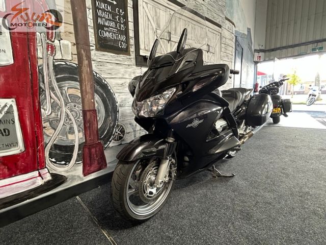 honda - st-1300-pan-european