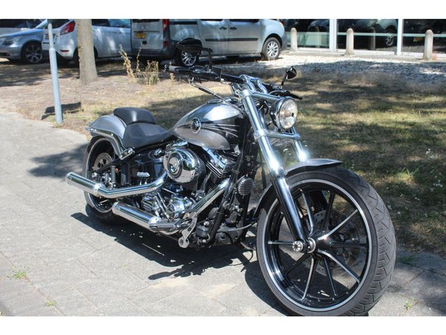 harley-davidson - softail-breakout-114