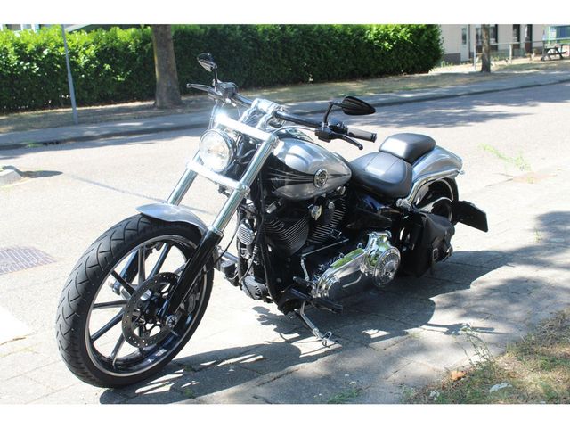 harley-davidson - softail-breakout-114