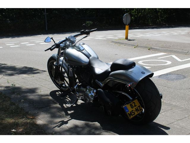 harley-davidson - softail-breakout-114