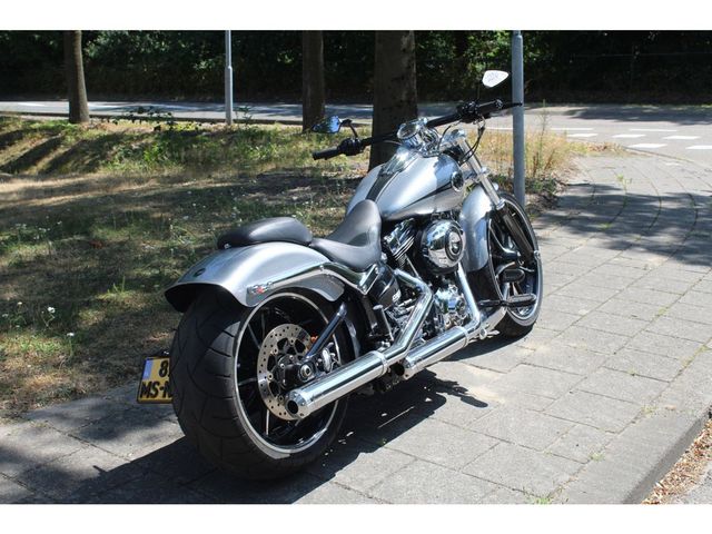harley-davidson - softail-breakout-114