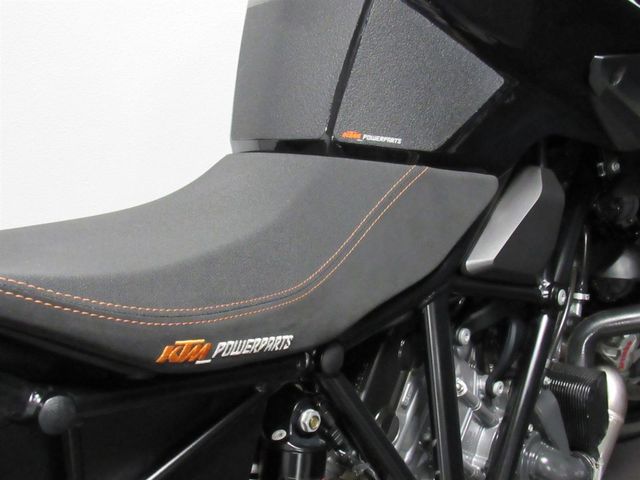 ktm - 1290-super-duke-r