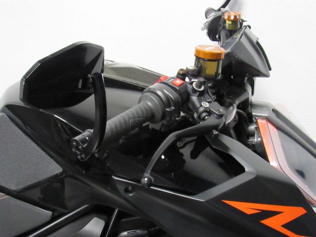ktm - 1290-super-duke-r
