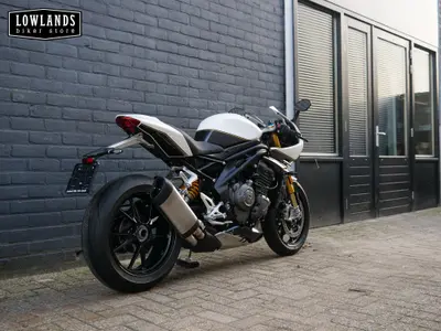 TRIUMPH SPEED TRIPLE 1200 RR – foto 3