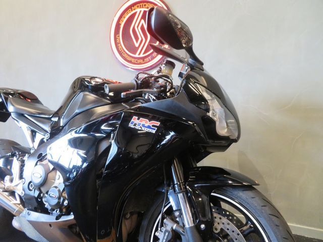 honda - cbr-1000-rr-r-fireblade