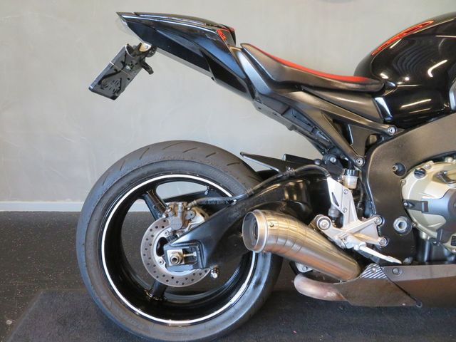 honda - cbr-1000-rr-r-fireblade