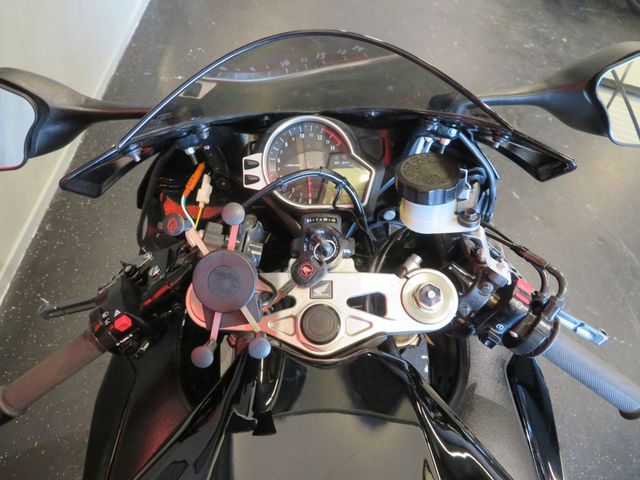 honda - cbr-1000-rr-r-fireblade
