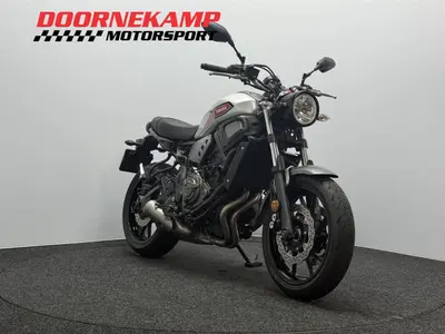 YAMAHA XSR 700 ABS – foto 3
