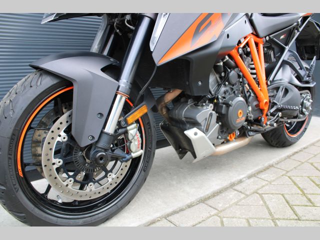 ktm - 1290-super-duke-gt