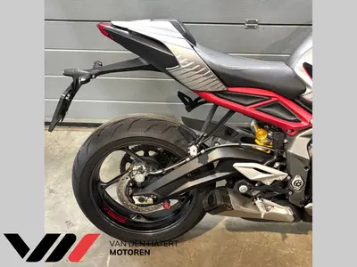 TRIUMPH STREET TRIPLE 765 RS – foto 4