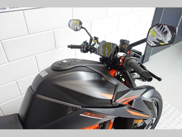 ktm - 1390-super-duke-r