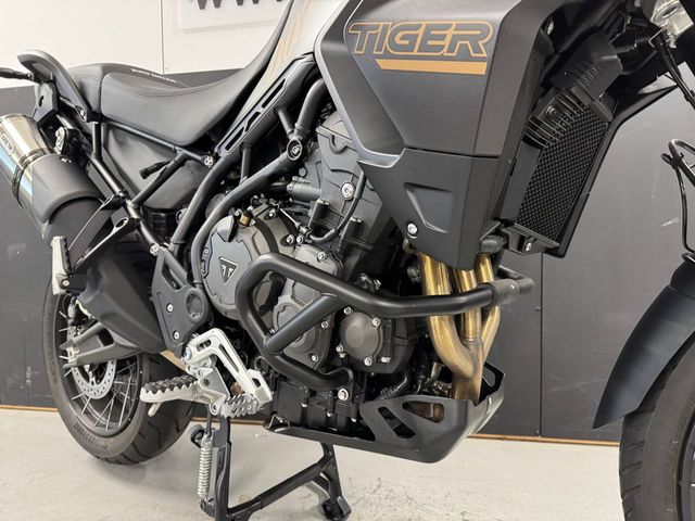 triumph - tiger-900-bond-edition