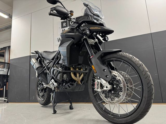 triumph - tiger-900-bond-edition