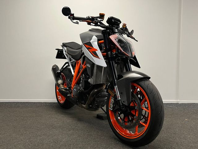 ktm - 1290-super-duke-r